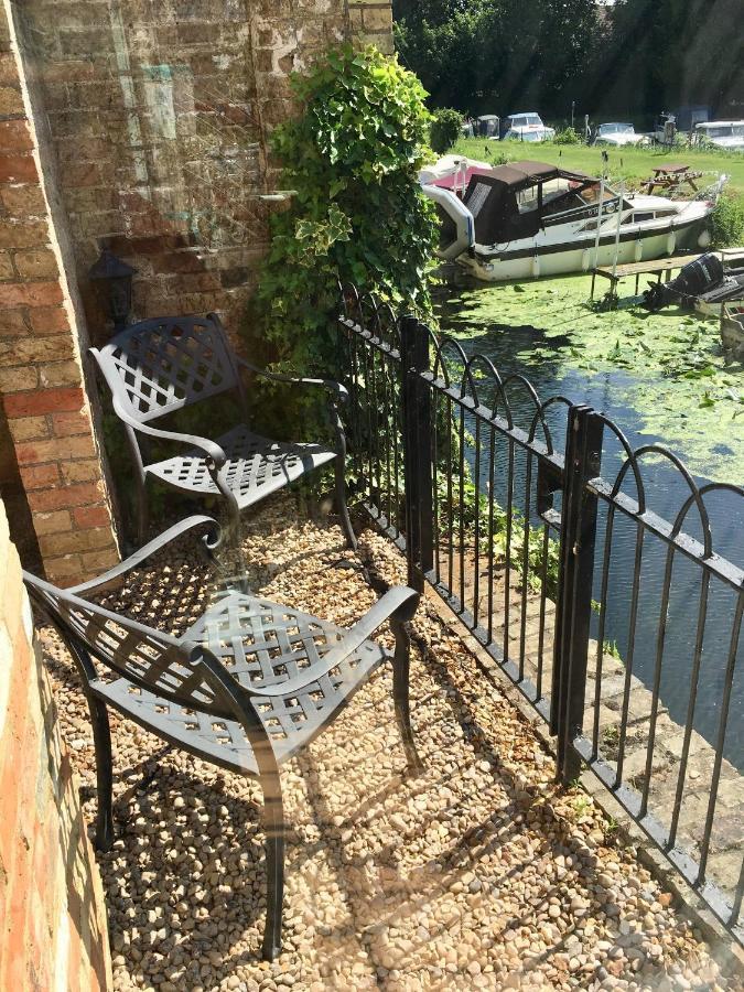 River Courtyard Apartment In The Heart Of Stneots St. Neots Exterior foto