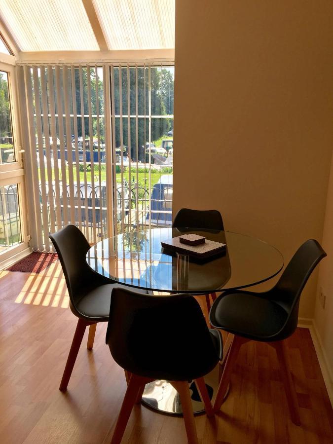 River Courtyard Apartment In The Heart Of Stneots St. Neots Exterior foto