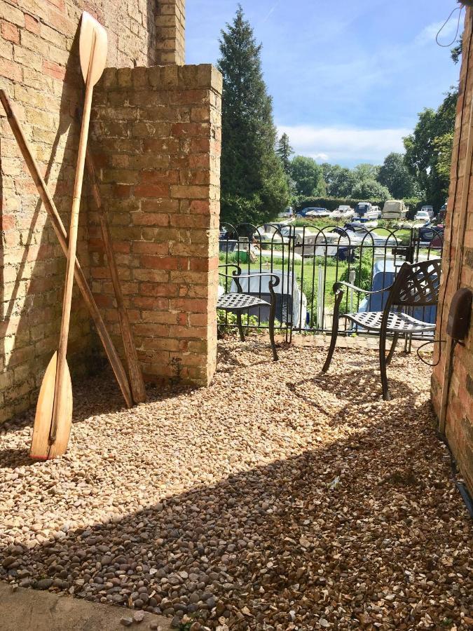 River Courtyard Apartment In The Heart Of Stneots St. Neots Exterior foto