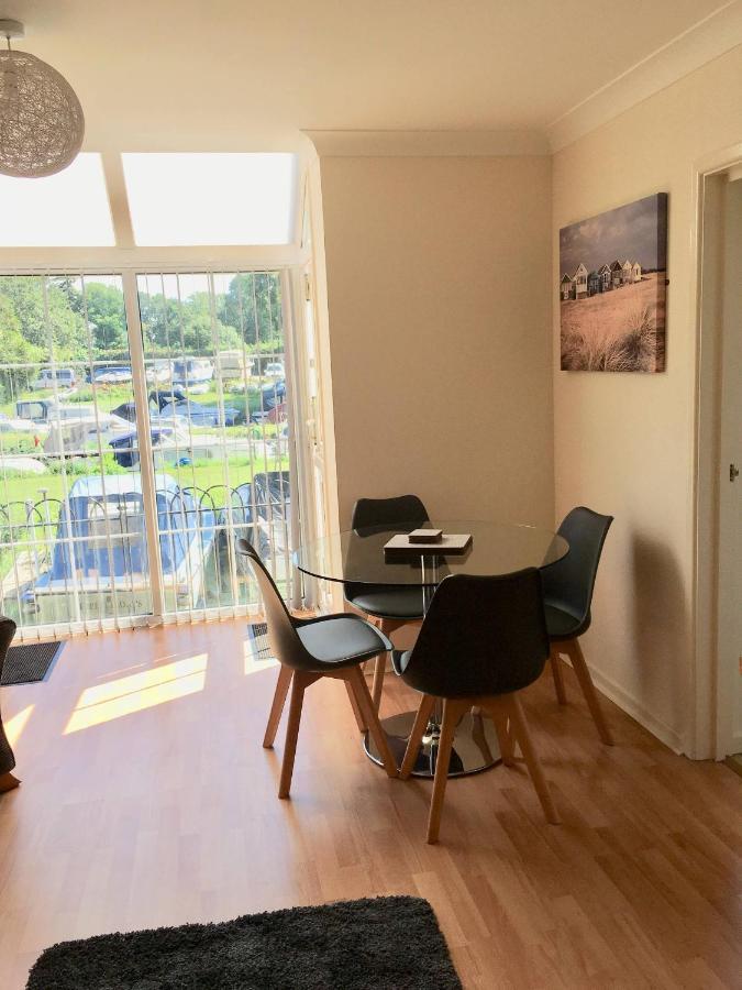 River Courtyard Apartment In The Heart Of Stneots St. Neots Exterior foto