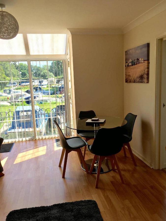 River Courtyard Apartment In The Heart Of Stneots St. Neots Exterior foto